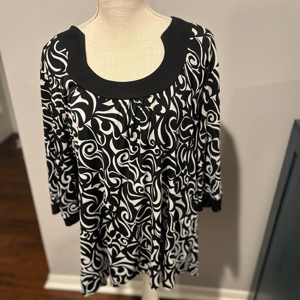 Double Take 2x black and white whimsical design top